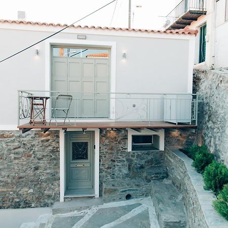 Katerina's Mini Suite Plomari Bagian luar foto