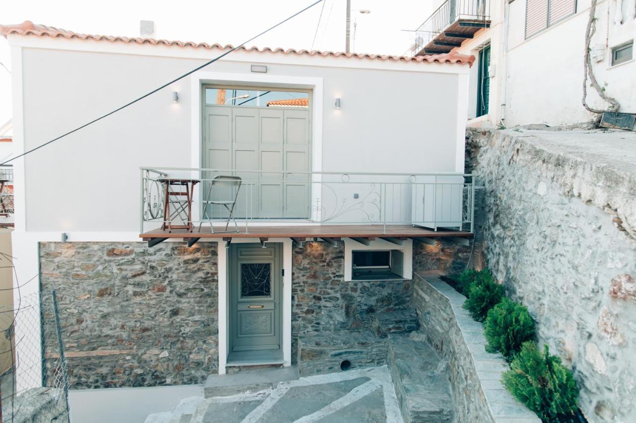 Katerina's Mini Suite Plomari Bagian luar foto